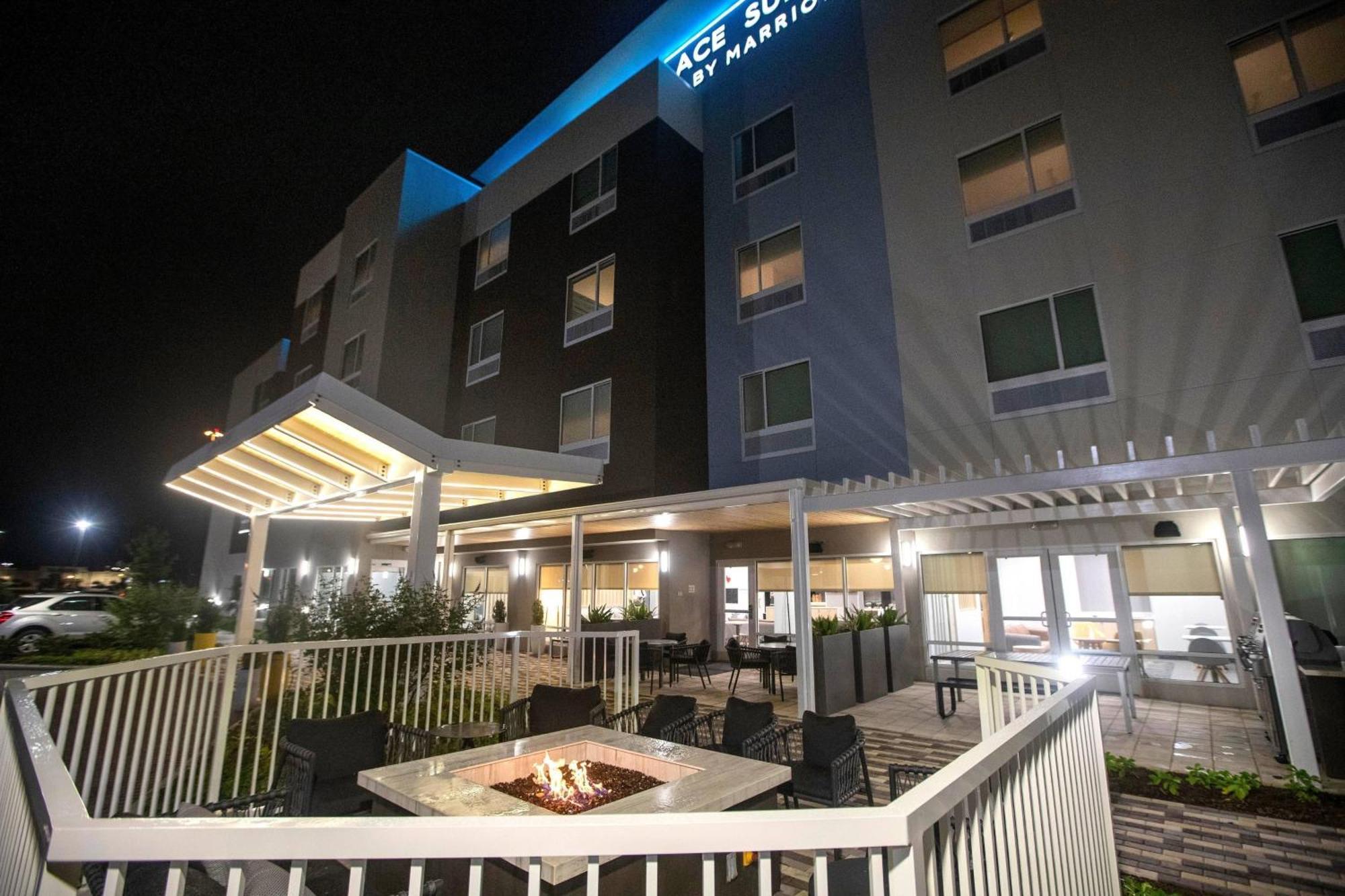 Towneplace Suites By Marriott Conroe Buitenkant foto